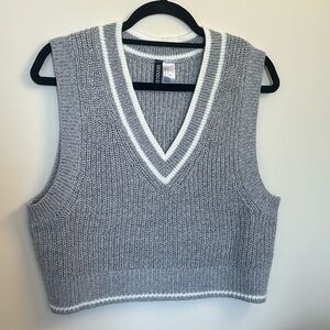 Cute H&M V Neck cropped knit sweater vest